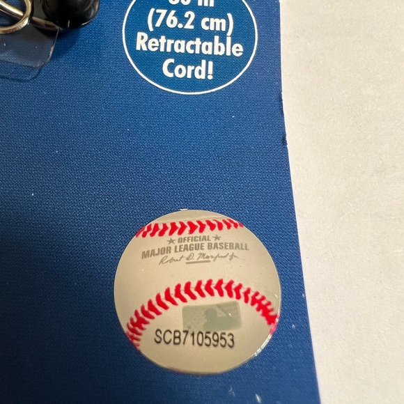 ONE BRAND NEW MLB NEW YORK YANKEES BADGE HOLDER CTM5 - Picture 2 of 4